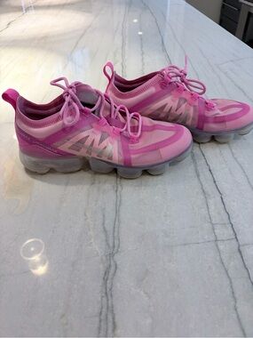 Nike Air VaporMax Pink Athletic Sneakers. Size 7.5